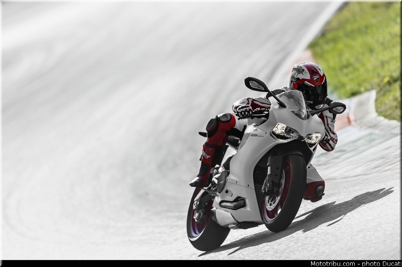 ducati_2014_superbike_899_panigale_0024