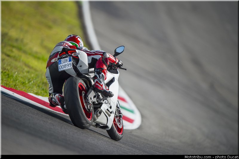 ducati_2014_superbike_899_panigale_0025