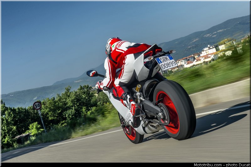 ducati_2014_superbike_899_panigale_0026