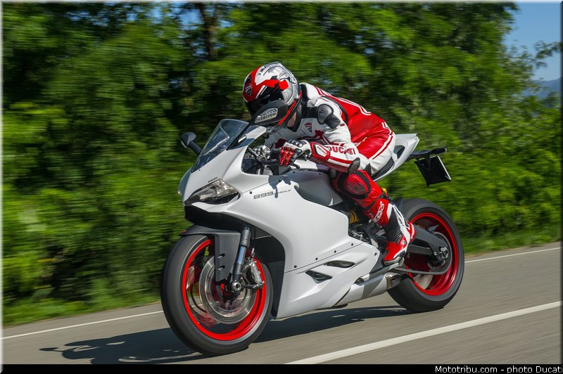 ducati_2014_superbike_899_panigale_0030