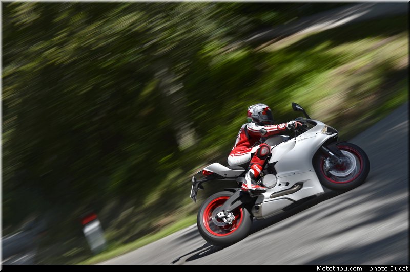 ducati_2014_superbike_899_panigale_0032