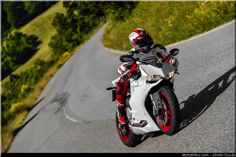 ducati_2014_superbike_899_panigale_0033