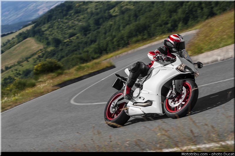 ducati_2014_superbike_899_panigale_0034