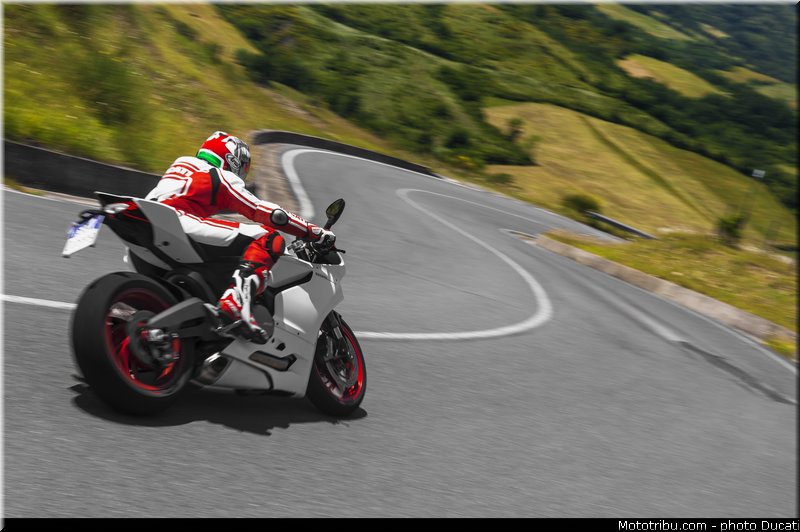 ducati_2014_superbike_899_panigale_0035
