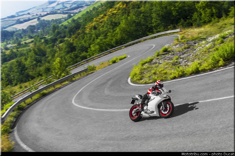 ducati_2014_superbike_899_panigale_0038