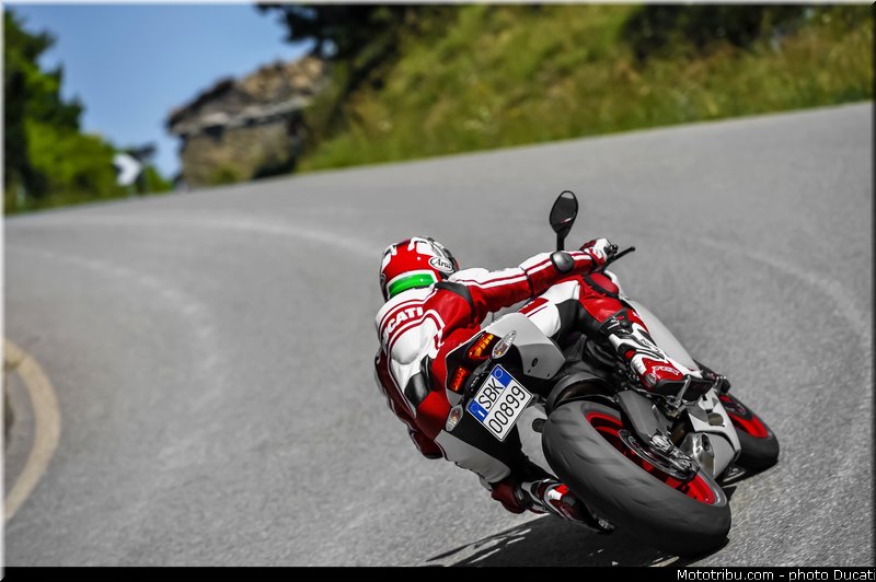 ducati_2014_superbike_899_panigale_0040