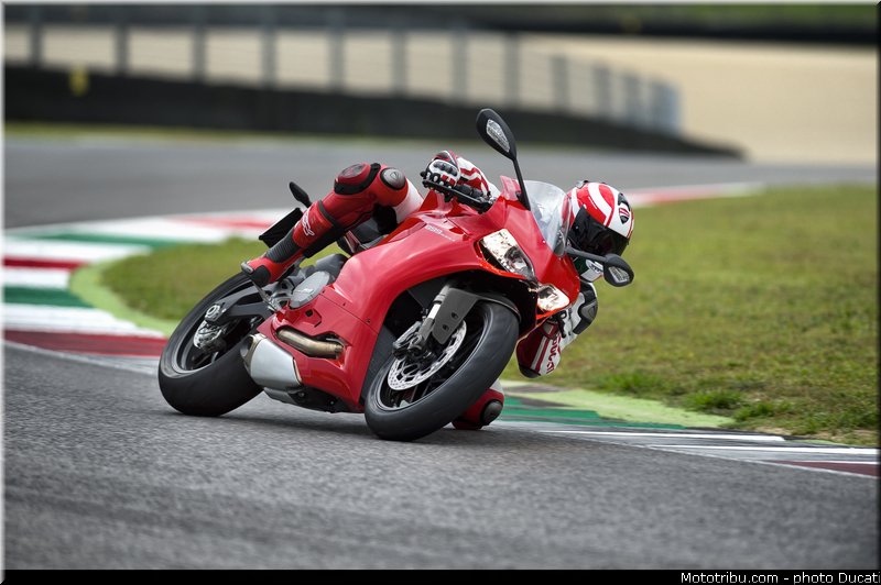 ducati_2014_superbike_899_panigale_0041
