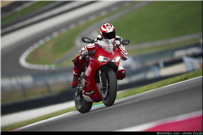 ducati_2014_superbike_899_panigale_0042
