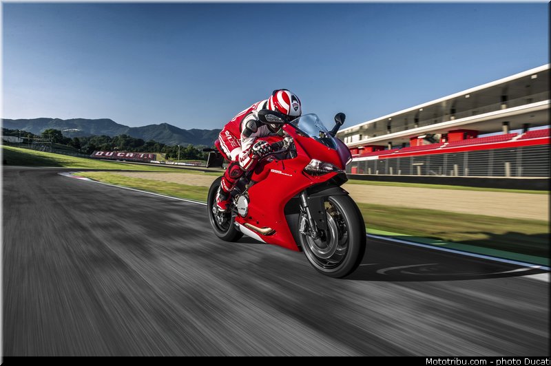 ducati_2014_superbike_899_panigale_0045