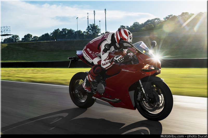 ducati_2014_superbike_899_panigale_0047