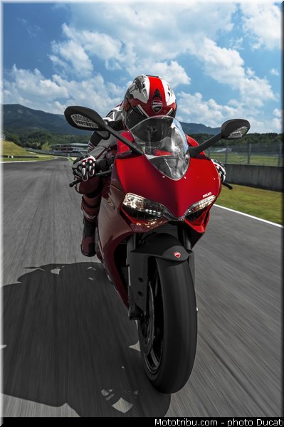 ducati_2014_superbike_899_panigale_0050