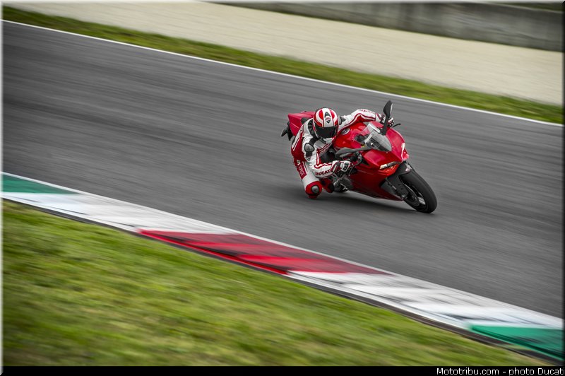 ducati_2014_superbike_899_panigale_0062