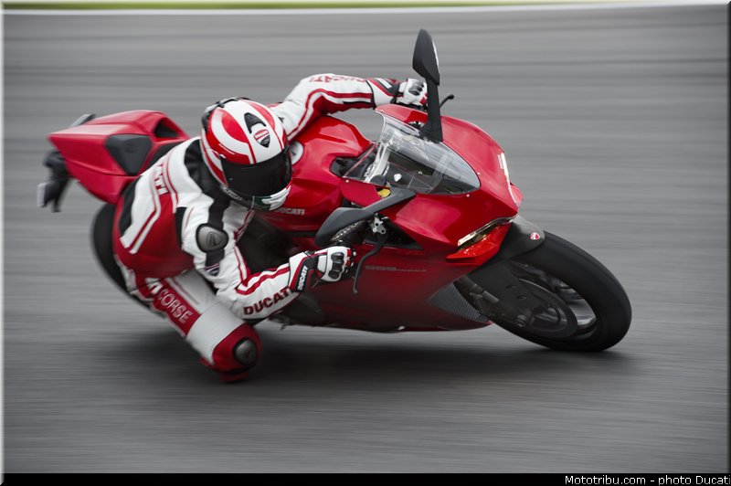 ducati_2014_superbike_899_panigale_0064