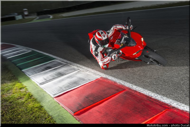 ducati_2014_superbike_899_panigale_0070