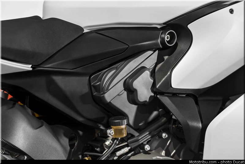 ducati_2014_superbike_899_panigale_0115