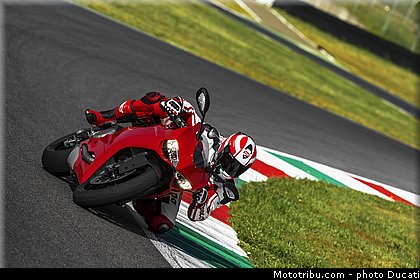 ducati_2014_superbike_899_panigale_0043.jpg