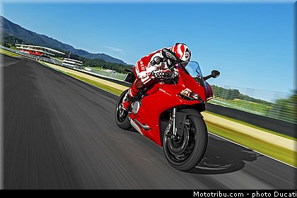 ducati_2014_superbike_899_panigale_0046.jpg