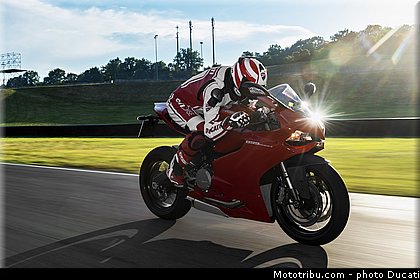 ducati_2014_superbike_899_panigale_0047.jpg
