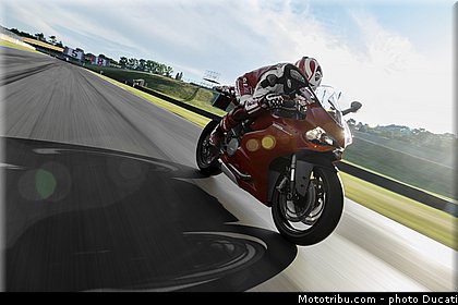 ducati_2014_superbike_899_panigale_0049.jpg
