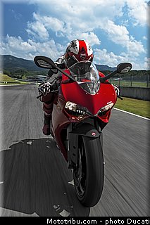 ducati_2014_superbike_899_panigale_0050.jpg