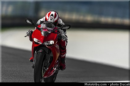 ducati_2014_superbike_899_panigale_0051.jpg