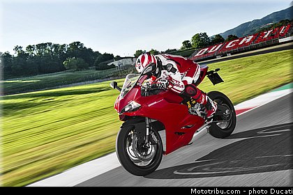 ducati_2014_superbike_899_panigale_0052.jpg