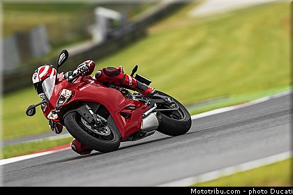 ducati_2014_superbike_899_panigale_0053.jpg
