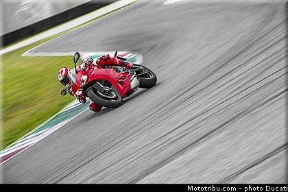 ducati_2014_superbike_899_panigale_0055.jpg