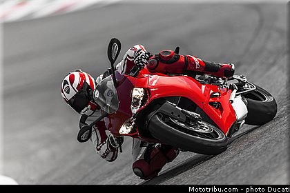ducati_2014_superbike_899_panigale_0057.jpg