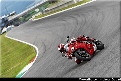 ducati_2014_superbike_899_panigale_0058.jpg