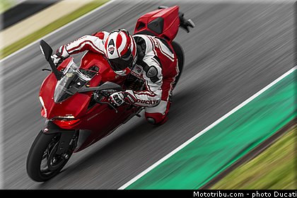 ducati_2014_superbike_899_panigale_0059.jpg
