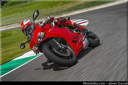 ducati_2014_superbike_899_panigale_0060.jpg