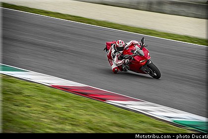 ducati_2014_superbike_899_panigale_0062.jpg