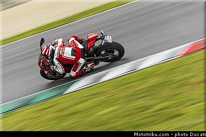 ducati_2014_superbike_899_panigale_0063.jpg