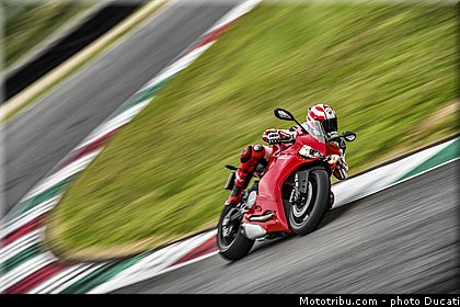 ducati_2014_superbike_899_panigale_0066.jpg