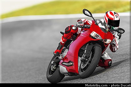 ducati_2014_superbike_899_panigale_0067.jpg