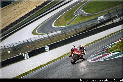 ducati_2014_superbike_899_panigale_0068.jpg