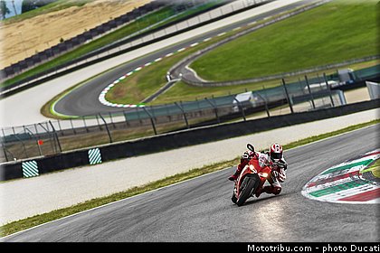 ducati_2014_superbike_899_panigale_0069.jpg