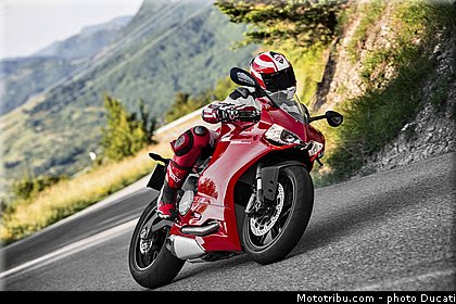 ducati_2014_superbike_899_panigale_0072.jpg