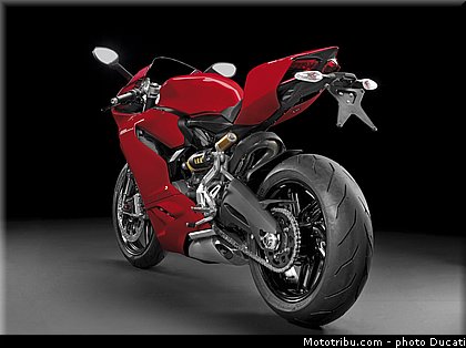 ducati_2014_superbike_899_panigale_0081.jpg
