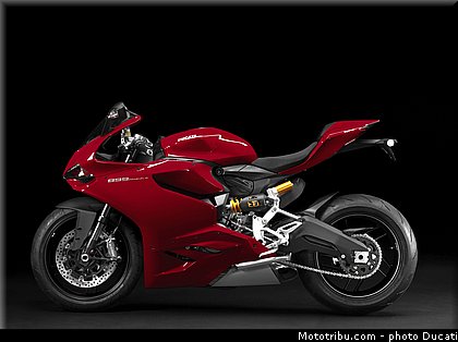 ducati_2014_superbike_899_panigale_0082.jpg