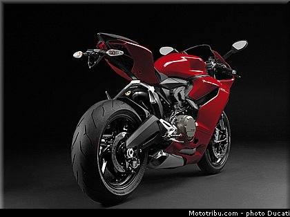 ducati_2014_superbike_899_panigale_0084.jpg