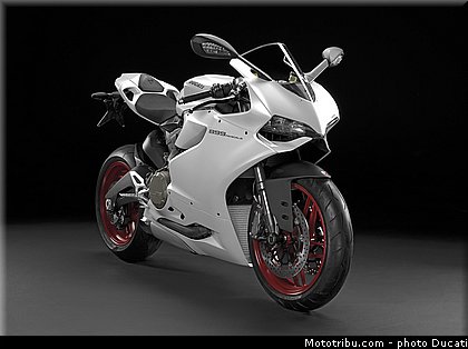 ducati_2014_superbike_899_panigale_0087.jpg