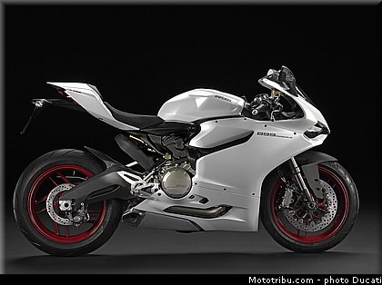 ducati_2014_superbike_899_panigale_0088.jpg