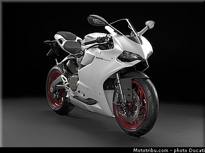 ducati_2014_superbike_899_panigale_0090.jpg