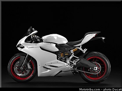 ducati_2014_superbike_899_panigale_0092.jpg