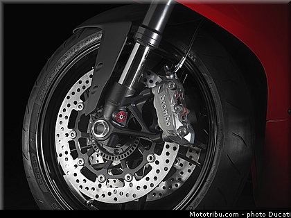 ducati_2014_superbike_899_panigale_0094.jpg