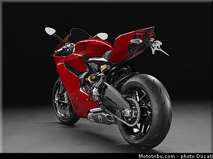 ducati_2014_superbike_899_panigale_0097.jpg