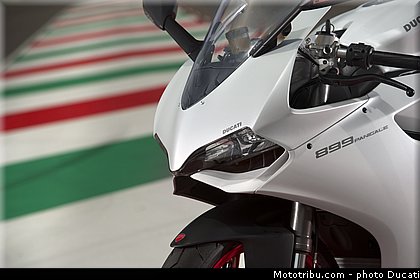 ducati_2014_superbike_899_panigale_0105.jpg