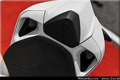 ducati_2014_superbike_899_panigale_0109.jpg
